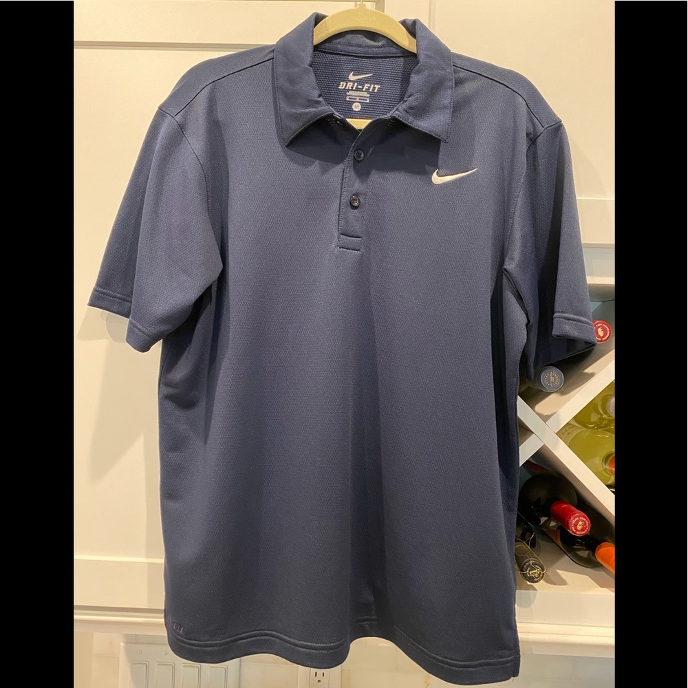 Men’s Nike Dri-Fit shirt (M).